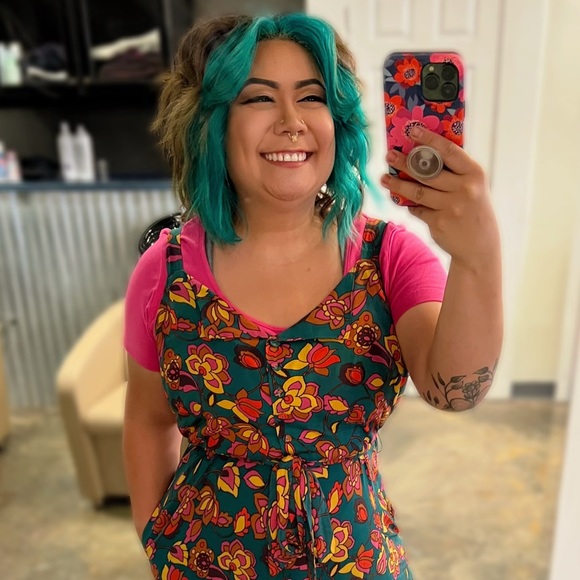 Meet your Posher, Manda! - Picture 2 of 3